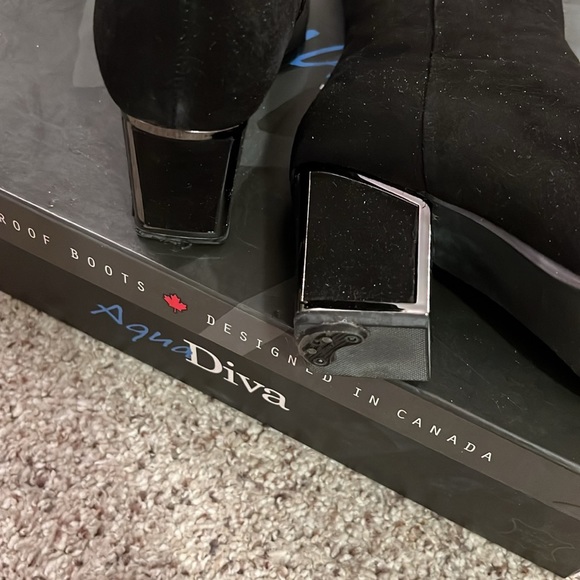 Black Suede waterproof boots designed in Canada size 6,2 inches heel with design - Picture 2 of 5